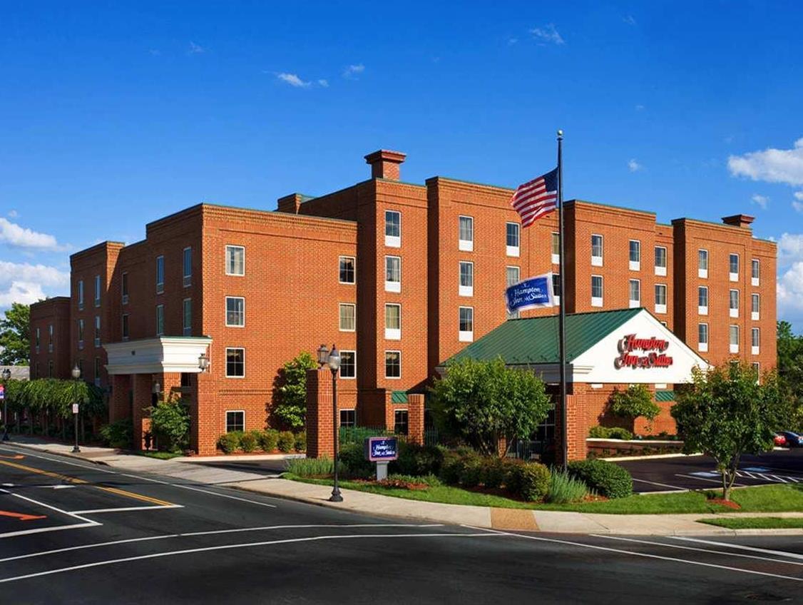 Hampton Inn & Suites Charlottesville At The University Exterior photo