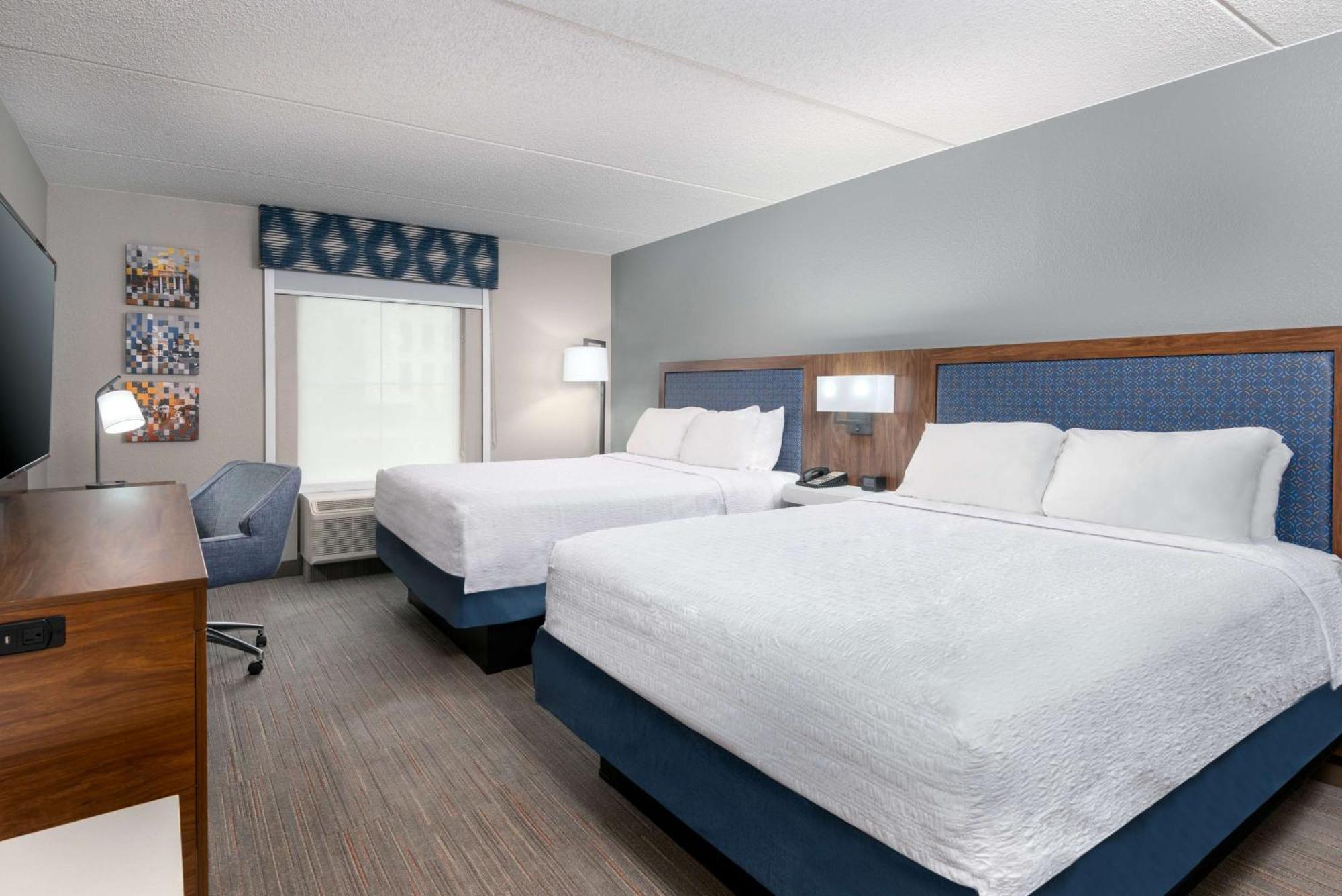 Hampton Inn & Suites Charlottesville At The University Exterior photo