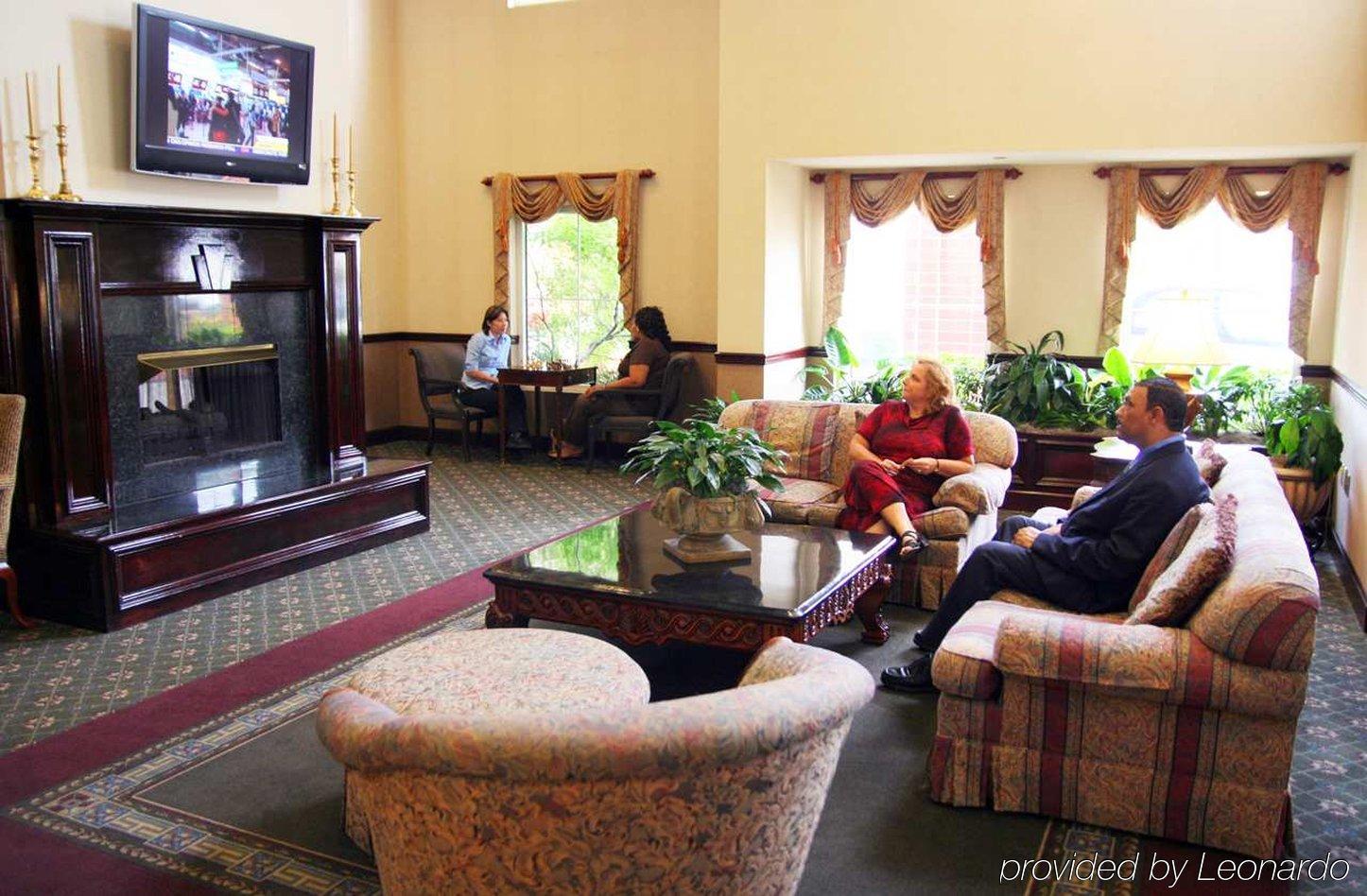 Hampton Inn & Suites Charlottesville At The University Interior photo